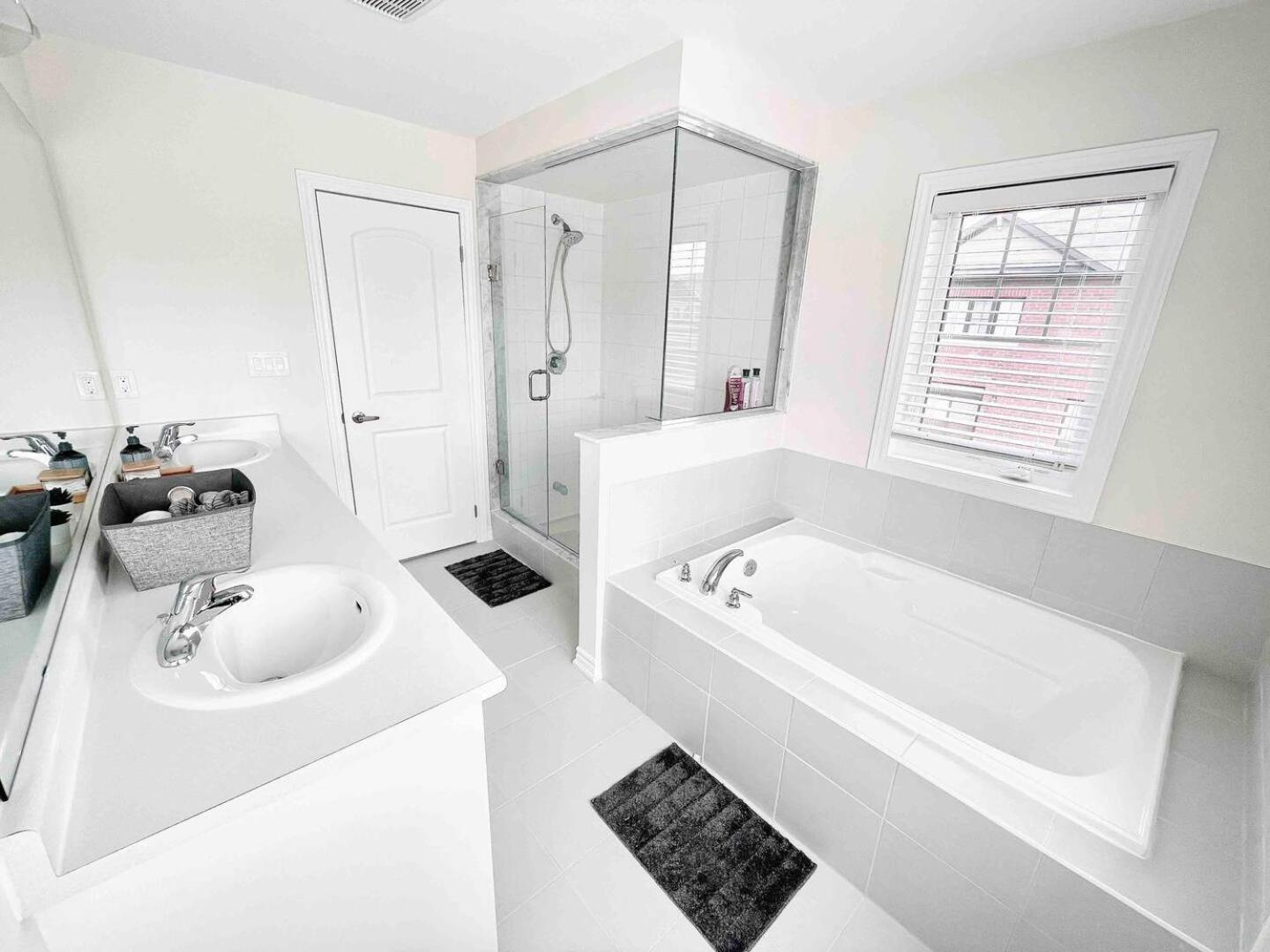 Large 5 Bedroom Newly Built Home Sleeps 12 Persons Thorold Exterior photo