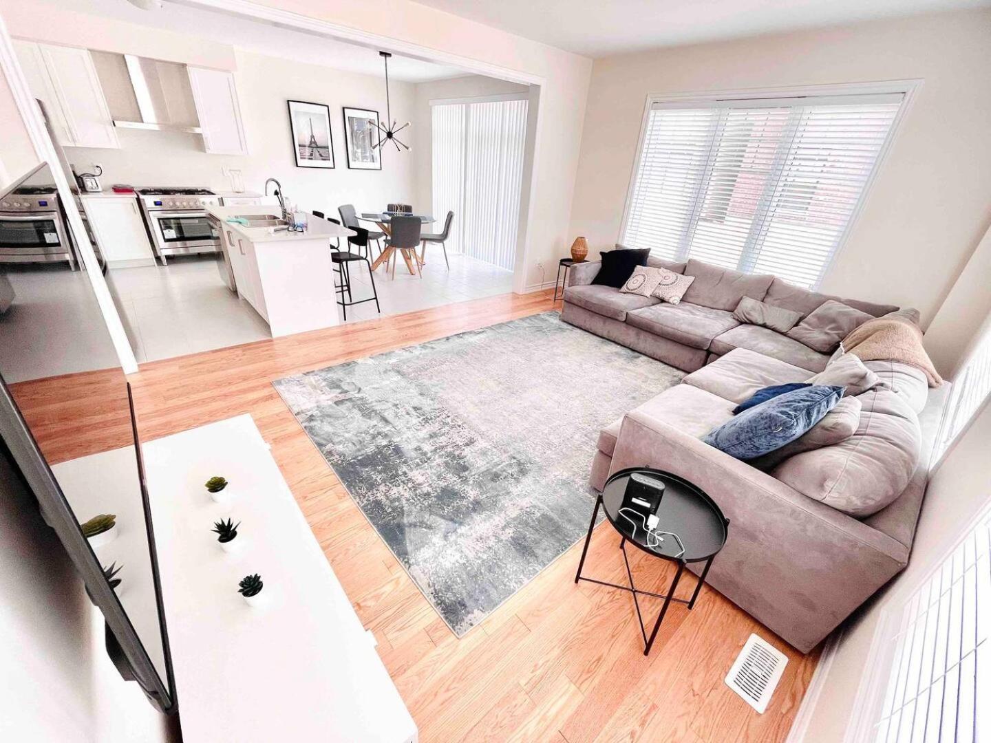 Large 5 Bedroom Newly Built Home Sleeps 12 Persons Thorold Exterior photo