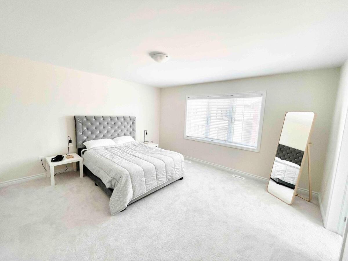 Large 5 Bedroom Newly Built Home Sleeps 12 Persons Thorold Exterior photo