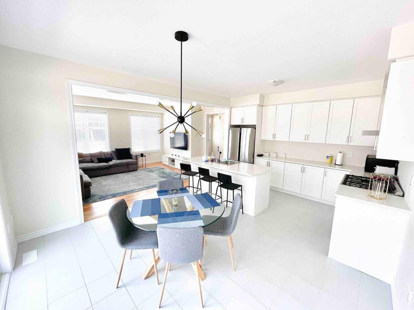 Large 5 Bedroom Newly Built Home Sleeps 12 Persons Thorold Exterior photo
