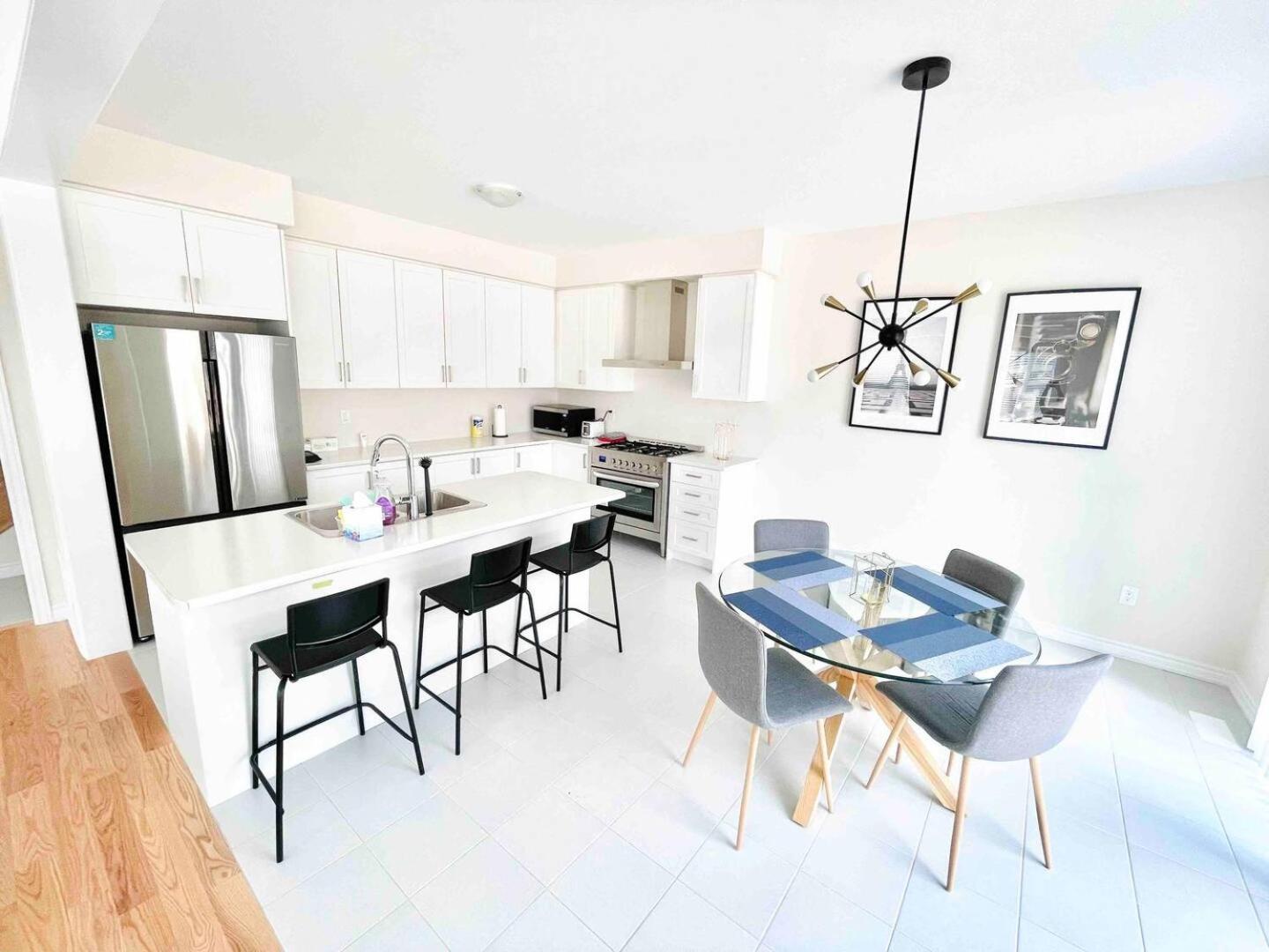 Large 5 Bedroom Newly Built Home Sleeps 12 Persons Thorold Exterior photo